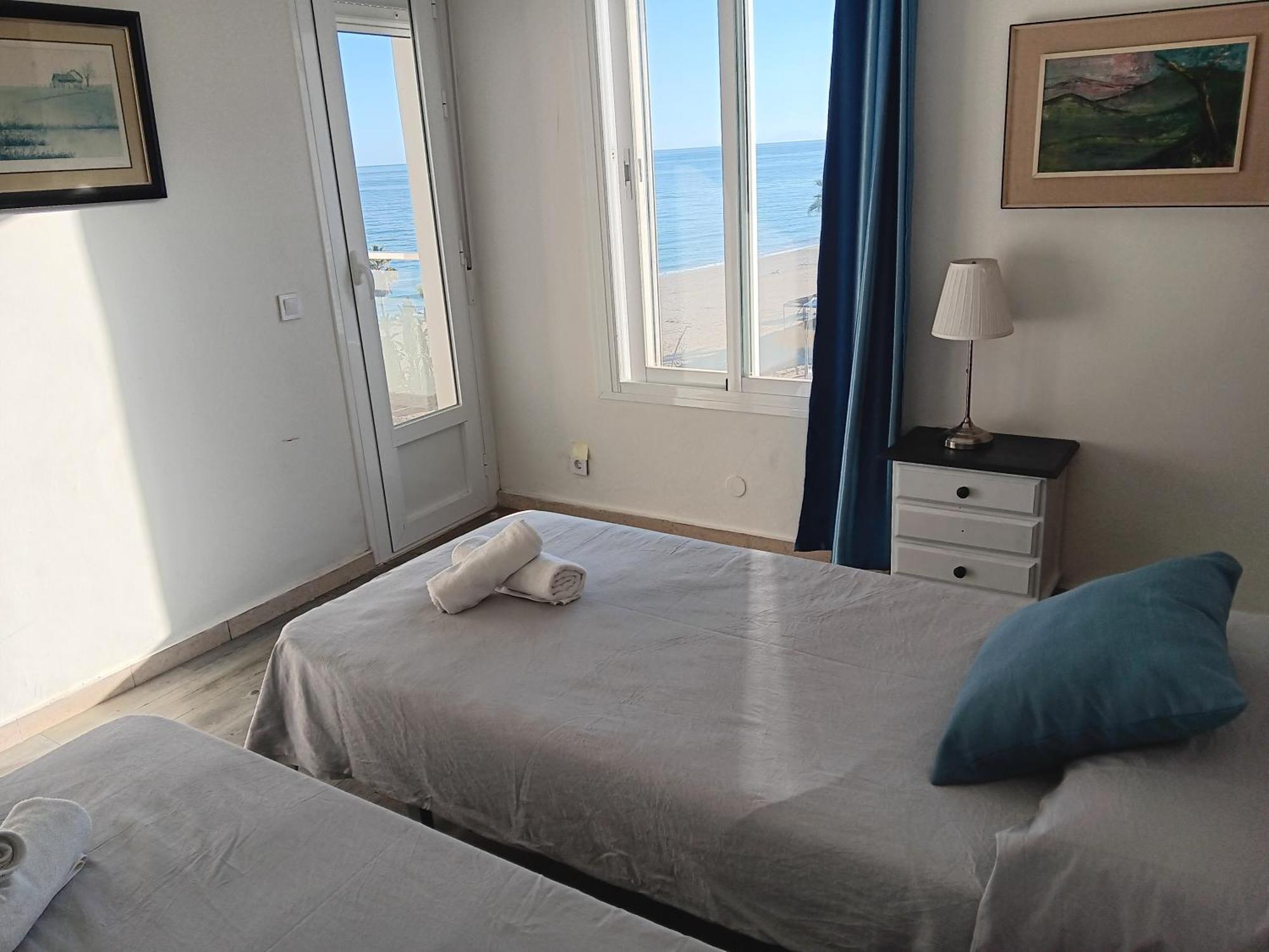 Alojamiento Iberia Playa Estepona Exterior photo